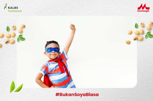 Anak menggunaka masker