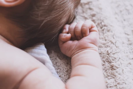 Gejala Infeksi Telinga Pada Bayi dan Cara Mengatasinya