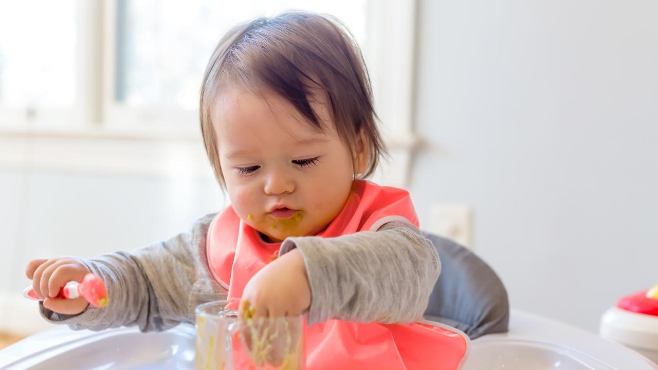 Tanda Bayi Alergi Makanan Saat MPASI dan Penyebabnya
